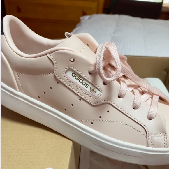 NWB - HOST PICK!! ADIDAS SLEEK SHOES - Picture 2 of 7